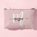 Stilvolle Pink Monogram Name Girl's Script Zubehörtasche<br><div class="desc">Erhöhen Sie Ihre Essentials mit dem stilvollen Pink Monogram Name Girl's Script Accessory Pouch. Dieses elegante, rot-rosa Pouch verfügt über ein personalisiertes Skriptmonogramm, das Eleganz und Funktionalität kombiniert. Es ist perfekt für die Lagerung von Schminken, Schreibwaren oder kleinen Geräten geeignet und zeichnet sich durch ein schlankes Design und langlebiges Material...</div>