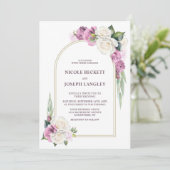 Stilvolle Pink White Rose Blumenarschenhochzeit Einladung (Stehend Vorderseite)