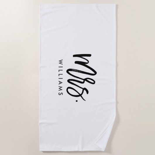 Stilvolle Pinselschrift "Mrs. Nachname" Strandtuch (Vorderseite)