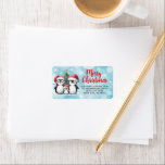 Stilvolle Red Blue Christmas Niedlich Penguins Fam Adressaufkleber<br><div class="desc">Schaffen Sie elegante blaue und rote frohe Weihnachtsbäume mit einer niedlichen Pinguinfamilie in der Nähe eines Weihnachtsbaumes. Die Vorlage macht es einfach,  Ihre Adresse einzugeben.</div>