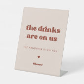 Stilvolle Retro Peach Pink Wedding Drinks sind auf Sockelschild (Vorderseite)