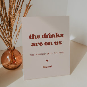 Stilvolle Retro Peach Pink Wedding Drinks sind auf Sockelschild