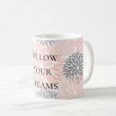 Stilvolle, rosa graue Blume Kaffeetasse (VorderseiteRechts)