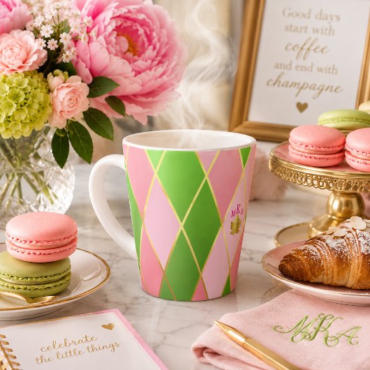 Stilvolle Rosa und Grüne Raute Mit Monogramm Milchtasse
