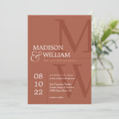 Stilvolle Rost Terracotta Monogram Foto Wedding Einladung (Stehend Vorderseite)