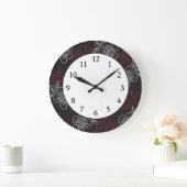 Stilvolle, rot-weiße Blume auf schwarz Große Wanduhr (Zuhause)
