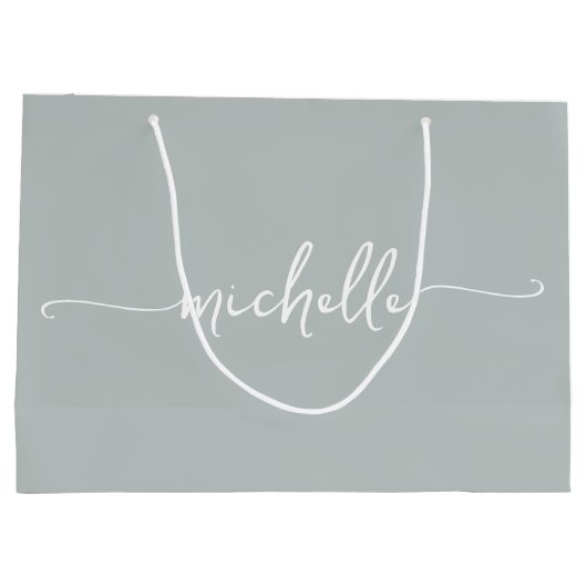 Stilvolle Sage Green Monogram Name Script Große Geschenktüte (Rückseite)