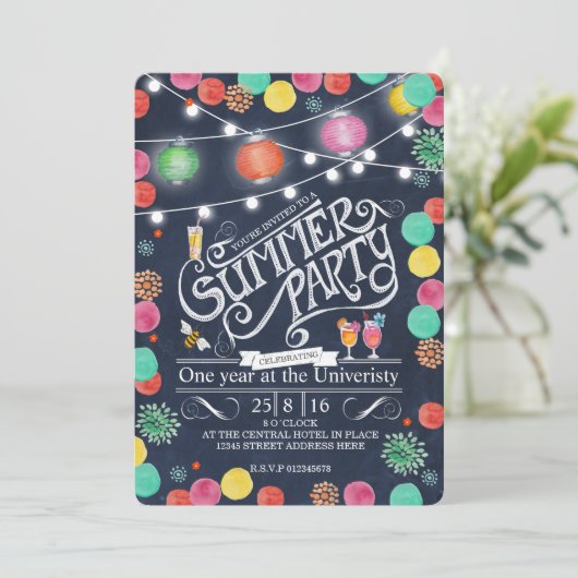Stilvolle Schwarz Sommer Party Lampions Einladung (Stehend Vorderseite)