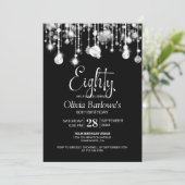 Stilvolle Schwarz-weiße 80. Geburtstagsparty Einladung (Stehend Vorderseite)