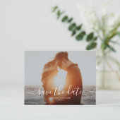 Stilvolle Script Chic Save the Date Hochzeit Postkarte (Stehend Vorderseite)