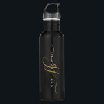 Stilvolle Script Monogram Initials Gold Black Edelstahlflasche<br><div class="desc">Eine elegante,  moderne mit Monogramm Wasserflasche im minimalistischen Stil mit einem serifenlosen Sans-Namen und eleganten goldenen Swash-Schriftzeichen auf schwarz.</div>