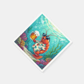 Stilvolle Shrimps mit einem Glas Bier Serviette (Ecke)