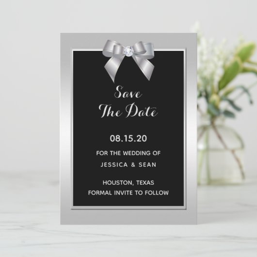 Stilvolle Silver Gem Bow & Black Wedding Save The Date (Stehend Vorderseite)