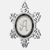 Stilvolle Silver Monogram A Christmas Schneeflocken Zinn-Ornament (Rechts)
