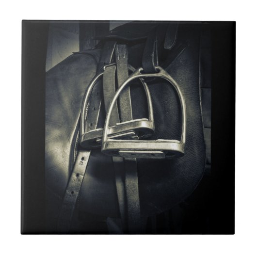 Stilvolle Silver Stirrups auf English Riding Saddl Fliese (Vorderseite)