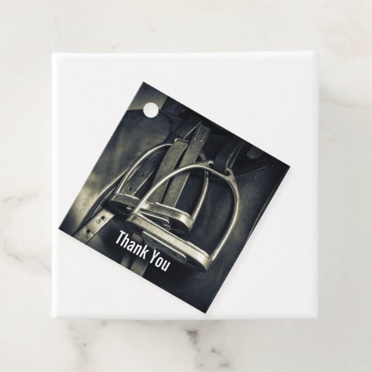 Stilvolle Silver Stirrups auf English Riding Saddl Geschenkanhänger (Beispiel)