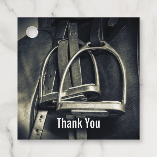 Stilvolle Silver Stirrups auf English Riding Saddl Geschenkanhänger (Vorderseite)