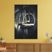 Stilvolle Silver Stirrups auf English Riding Saddl Leinwanddruck (Insitu (Wohnzimmer))