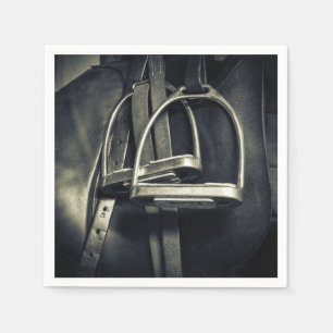 Stilvolle Silver Stirrups auf English Riding Saddl Serviette