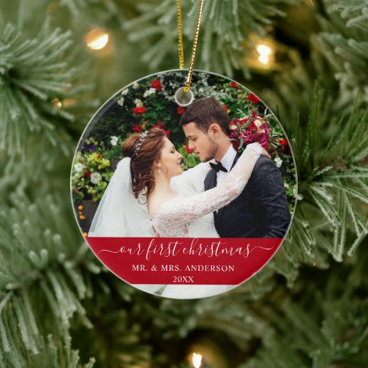 Stilvolle Skripte Unser erstes Weihnachtsrot Keramik Ornament (Baum)