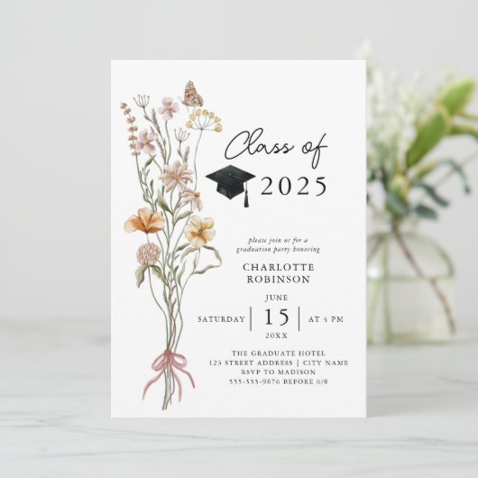 Stilvolle Spring Wildblume Bouquet Graduation Part Einladung (Stehend Vorderseite)