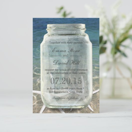Stilvolle Starfish & Mason Jar Blue Beach Wedding Einladung (Stehend Vorderseite)