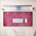 Stilvolle Sturmwolke-Effekt Burgundy Schreibtischunterlage<br><div class="desc">Ein einfaches Muster, das durch Schichten gesprenkelter Punkte geschaffen wurde, die sich überschneiden und eine Reihe von Patches bilden, die Sturmwolken ähneln. Diese abstrakte Kulisse wäre das perfekte Geschenk für einen geliebten Menschen, um einen Bürobereich zu personalisieren, entweder auf Zuhause oder am Arbeitsplatz, um einen neuen Job zu feiern, Ihren...</div>