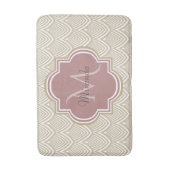 Stilvolle Tan Arched Scallops Mauve Monogram Name Badematte (Vorderseite Vertikal)