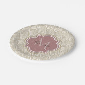 Stilvolle Tan Arched Scallops Mauve Monogram Name Pappteller (Schrägansicht)