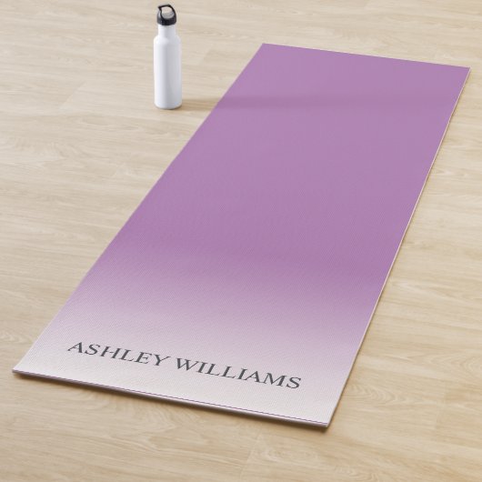 Stilvolle Typografie Monogram Lavender Lila Ombre Yogamatte (Beispiel)