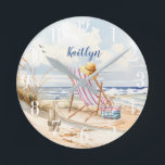 Stilvolle Watercolor Beach Ocean Monogram Runde Wanduhr<br><div class="desc">Sie können immer an diesem Strand sitzen und nach Wasser schauen - die sanften Brisen blasen - den Moment genießen. Ja, es ist tatsächlich Ihre eigene "Beach-Therapie" - mit der schönen, traumhaften Aquarellszene. Ideal für Strandliebhaber, Strandhäuser oder alle, die sich vom Meer inspiriert fühlen! Für besondere Wünsche oder Design-Fragen senden...</div>
