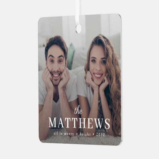 Stilvolle Weihnachten | Minimaler Fun Couple Foto Ornament Aus Metall (Vorderseite links)