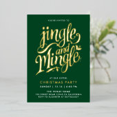 Stilvolle Weihnachtswald Grün und Gold Script Folieneinladung (Stehend vorne)