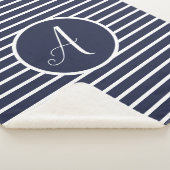 Stilvolle weiße Streifen als Monogram-Seitenklemme Sherpadecke (3/4)
