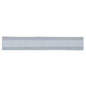 Stilvoller Charme: Grau-weißer Tischläufer (Horizontal)