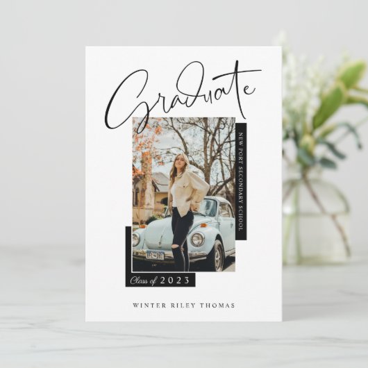 Stilvoller Foto-Abschluss für Graduate Script Over Einladung (Stehend Vorderseite)