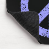 Stilvoller Frieden - Pastellblau auf schwarz Mousepad (Ecke)