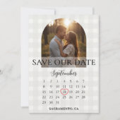 Stilvoller Gingham-Hochzeitsfoto-Torbogen zur Verl Save The Date (Vorderseite)