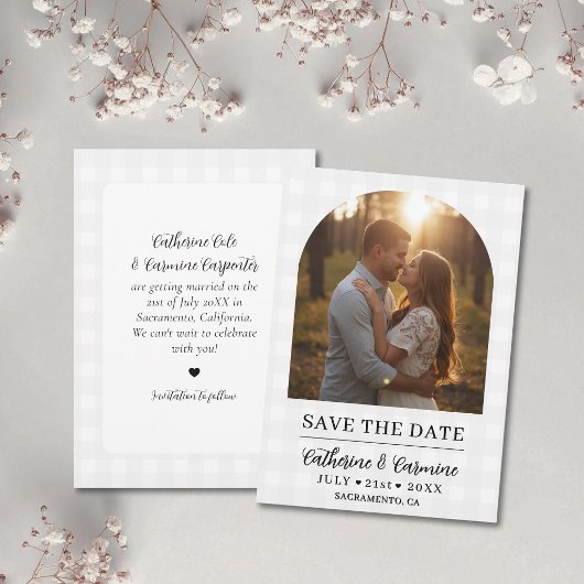 Stilvoller Gingham-Hochzeitsfoto-Torbogen zur Verl Save The Date