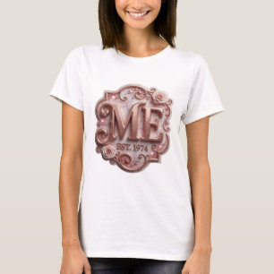 Stilvoller Gold ME EST 1974 Text Design T-Shirt