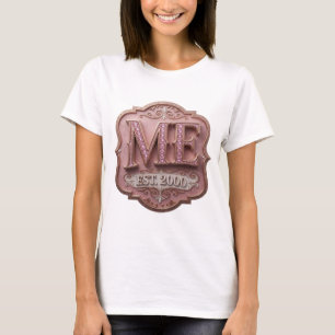 Stilvoller Gold ME EST 2000 Slogan Design T-Shirt