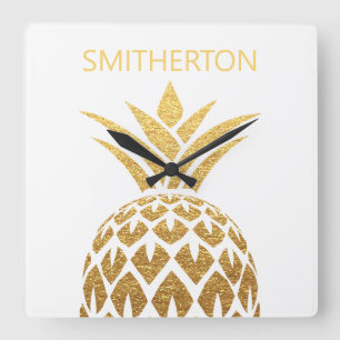 Stilvoller goldener Ananas weißer Familienname  Quadratische Wanduhr