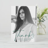 Stilvoller Green Script Foto Abschluss Dankeskarte (Stehend Vorderseite)