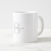 Stilvoller moderner Name und Monogramm Jumbo-Tasse (Vorderseite Rechts)