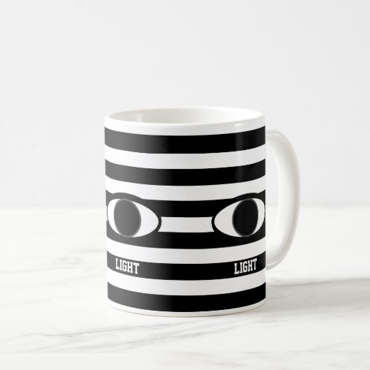 Stilvolles Abstraktes Auge auf schwarz-weiß gestre Kaffeetasse (VorderseiteRechts)