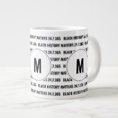 Stilvolles BLACK HISTORY MATTERS Monogramm Jumbo-Tasse (Vorderseite Rechts)