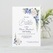 Stilvolles Blue White Rose Blumenbrunch Geburtstag Einladung (Stehend Vorderseite)