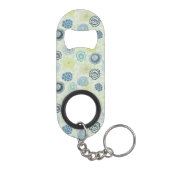 Stilvolles Blumenmuster mit niedlichen Blumen Mini Flaschenöffner (Rückseite)