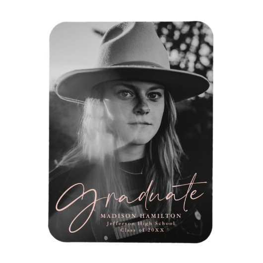 Stilvolles Blush Script Abschluss Announcement Fot Magnet (Vertikal)