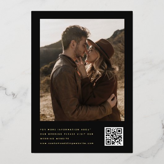 Stilvolles Calligraphy Foto & QR Code Wedding Gold Folieneinladung (Rückseite)